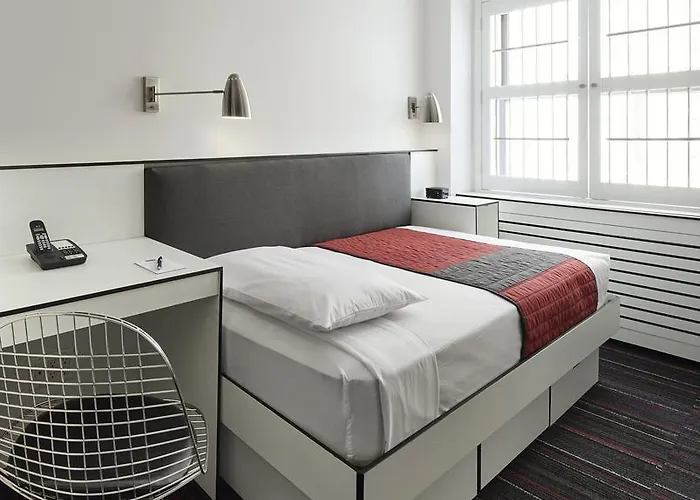 Top Hotels Near New York Harbor